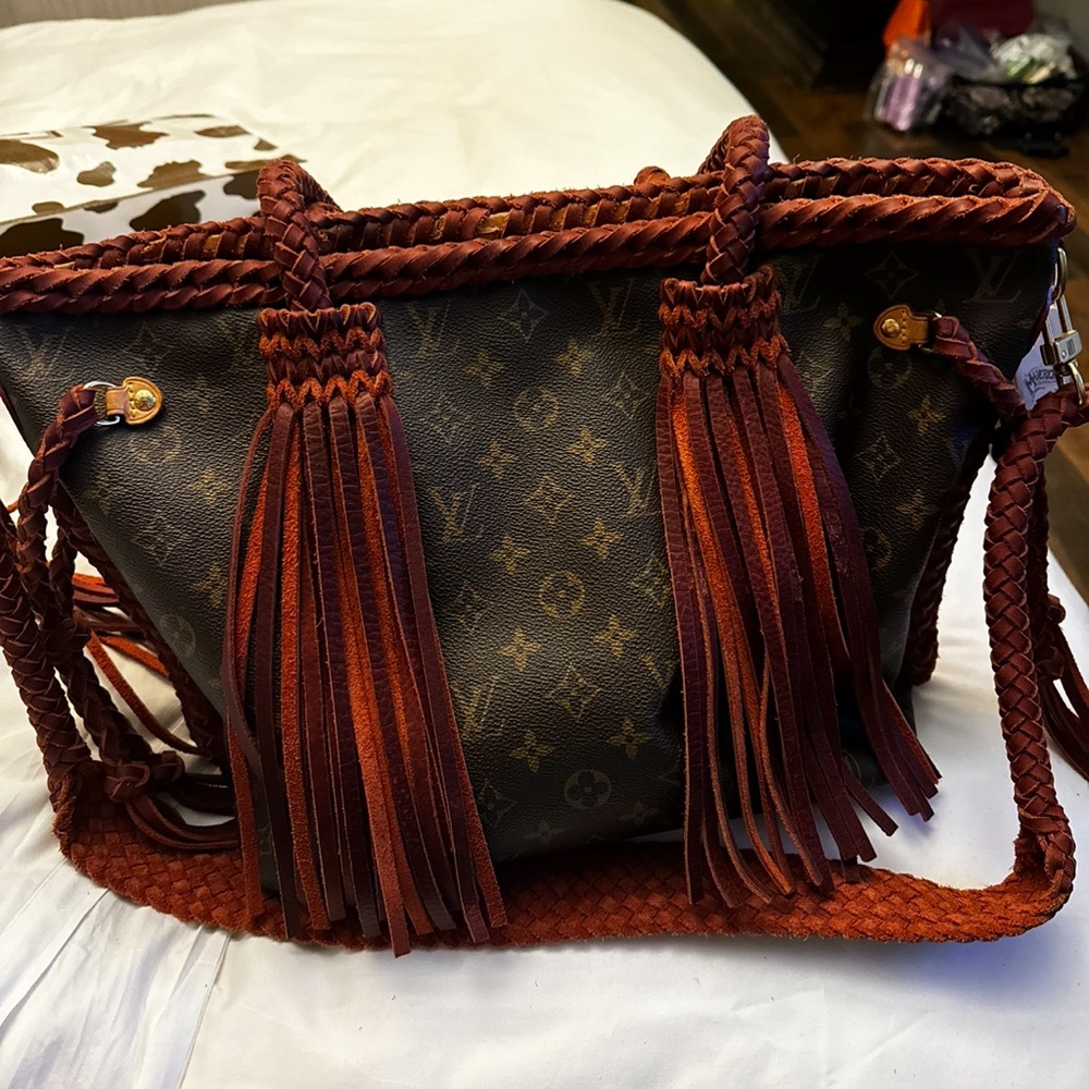 Louis Vuitton neverful revamped by leather and vodka. Beautiful and authentic!!